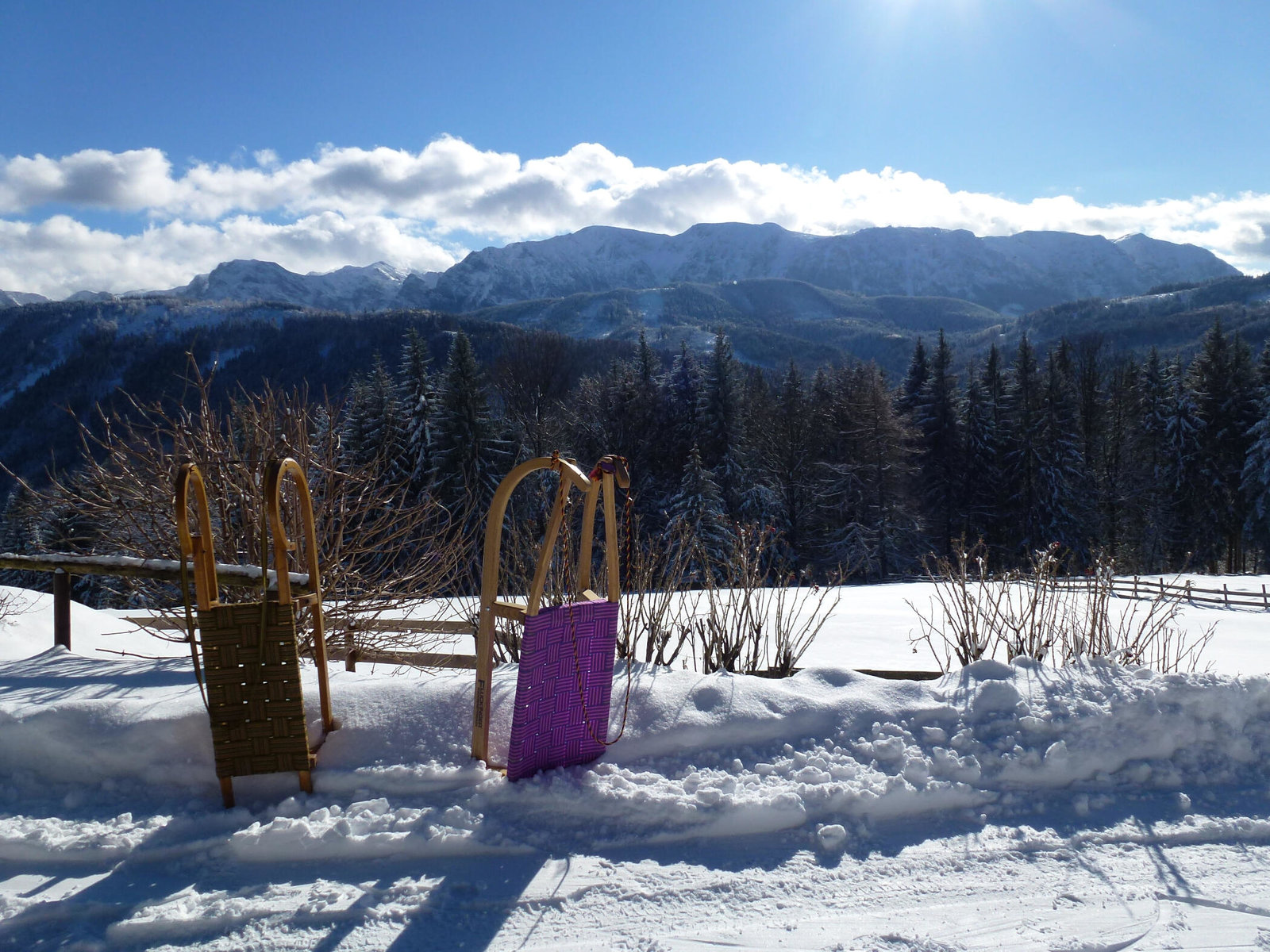 Panoramablick von der Födinger Alm im Winter