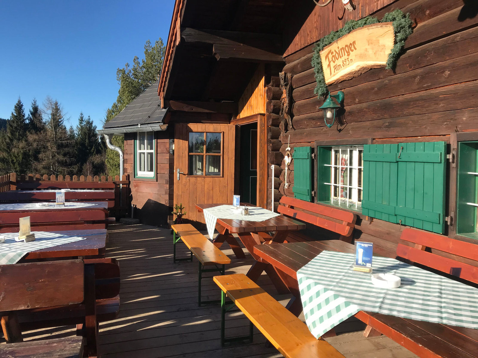 Terrasse der Födinger Alm